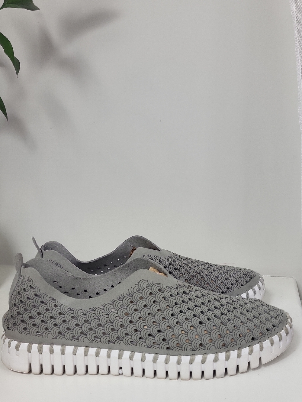 Ilse Jacobsen TULIP Slip-On Casual Shoes in Gray. Size 6